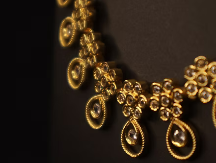 Premium Gold-Plated Floral Necklace with Sparkling Stones – Elegant Traditional