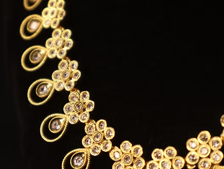 Premium Gold-Plated Floral Necklace with Sparkling Stones – Elegant Traditional