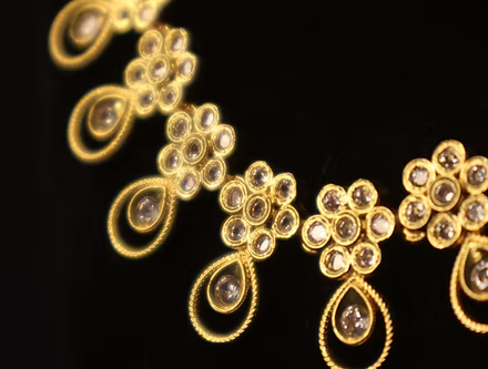 Premium Gold-Plated Floral Necklace with Sparkling Stones – Elegant Traditional