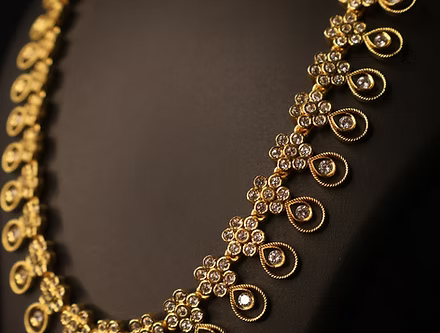 Premium Gold-Plated Floral Necklace with Sparkling Stones – Elegant Traditional