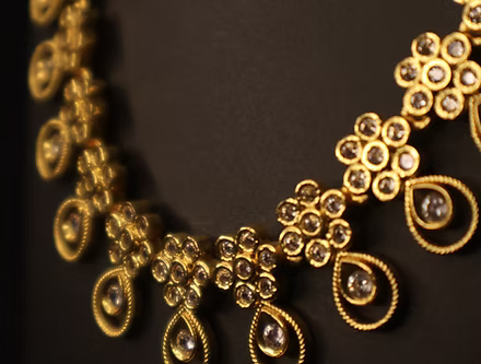 Premium Gold-Plated Floral Necklace with Sparkling Stones – Elegant Traditional